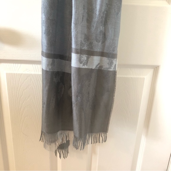 Silky Grey Scarf from Paris - Picture 8 of 8